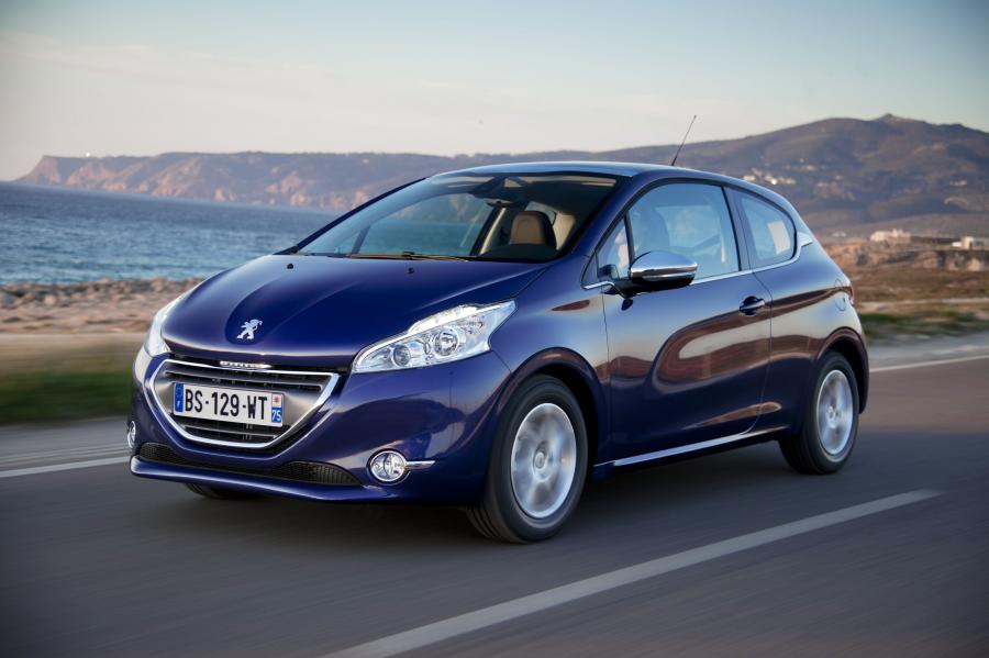  Peugeot 208 3-Door 2013 года  (фото 10 из 31)